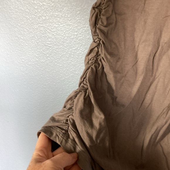 VS YOGA long tunic tank top with side ruching. Workout, pilates. Size small. - Picture 3 of 7